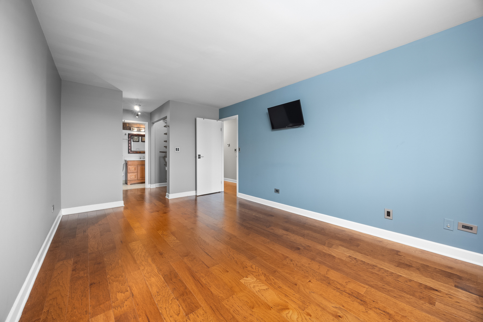 1727 W CRYSTAL Lane #403, Mount Prospect, IL 60056