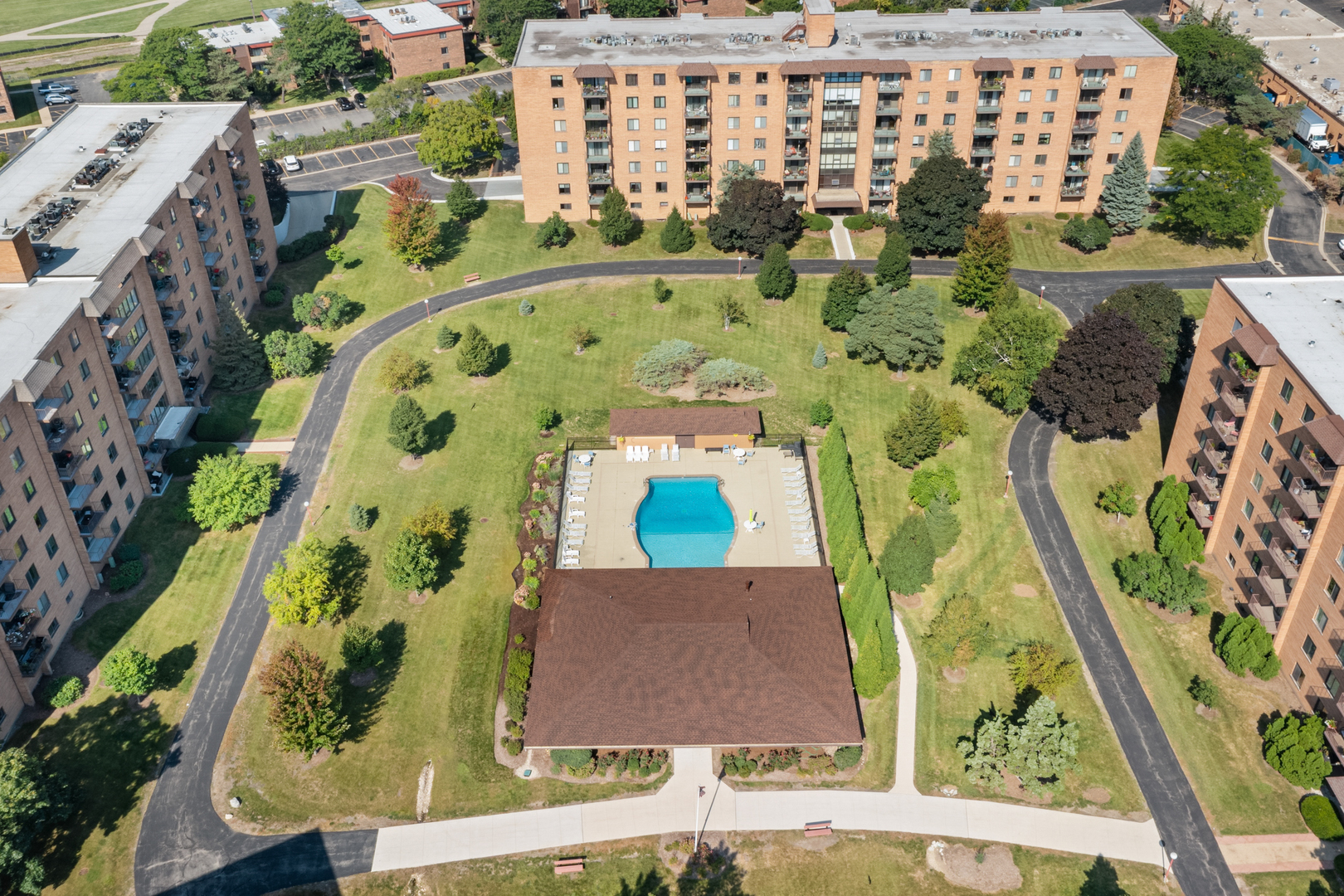 1727 W CRYSTAL Lane #403, Mount Prospect, IL 60056