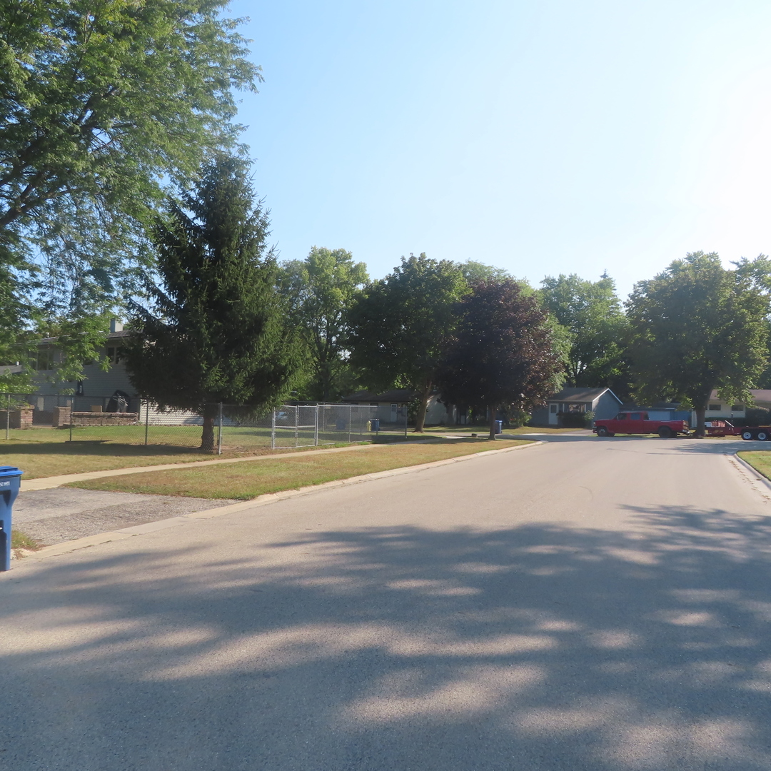 18325 W Lakeview Terrace, Gurnee, IL 60031