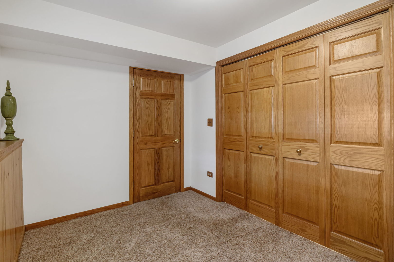 6932 Martin Drive, Woodridge, IL 60517