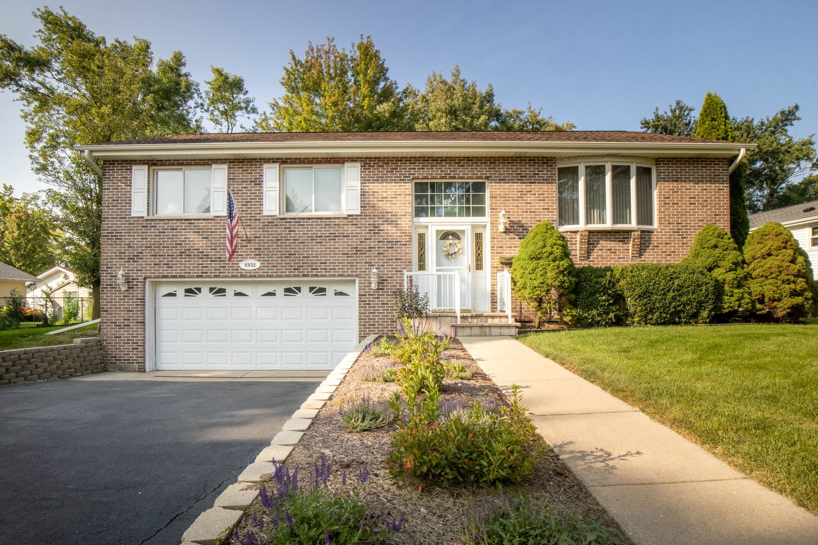 6932 Martin Drive, Woodridge, IL 60517