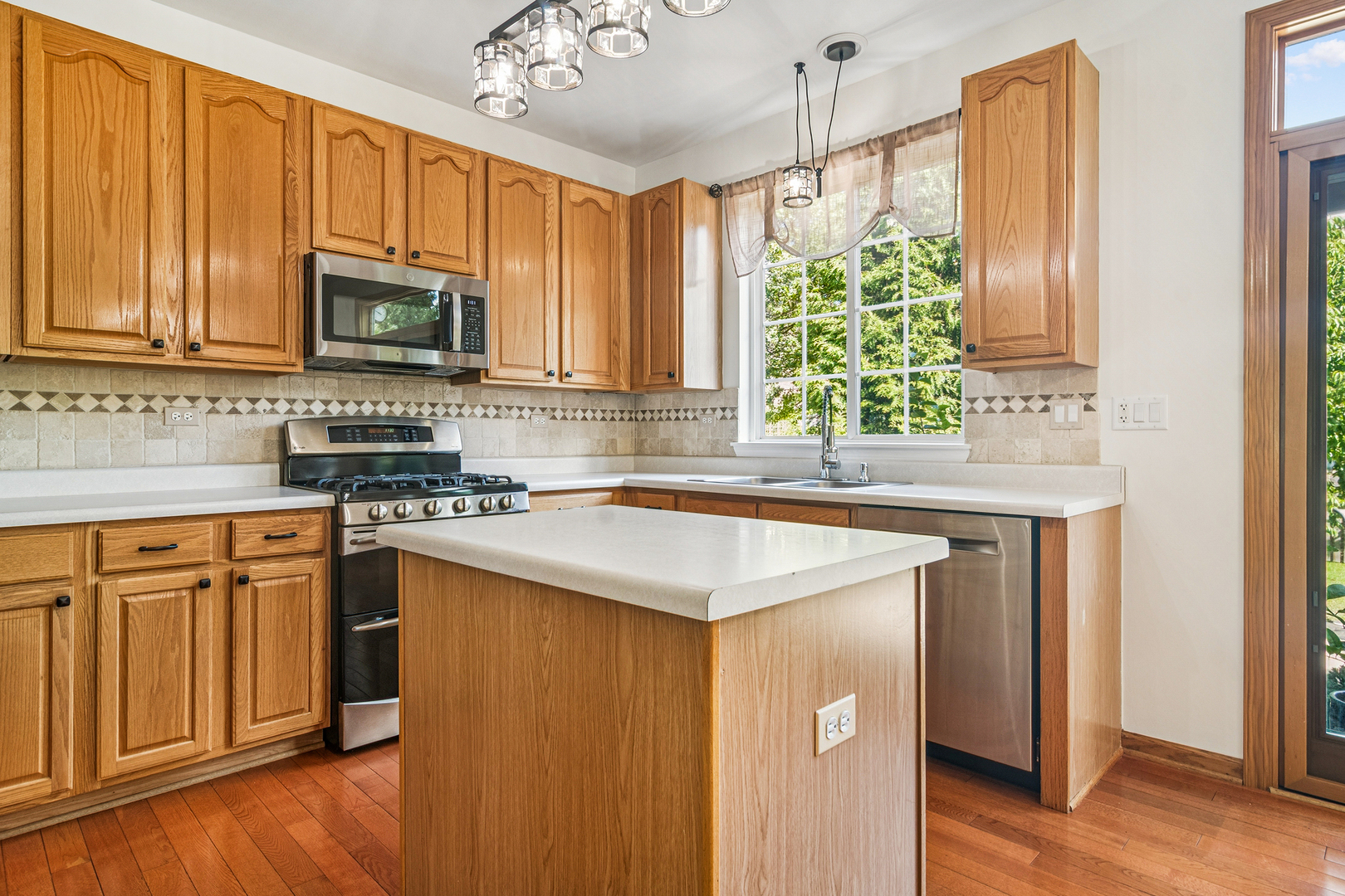632 E Delgado Drive, Palatine, IL 60074