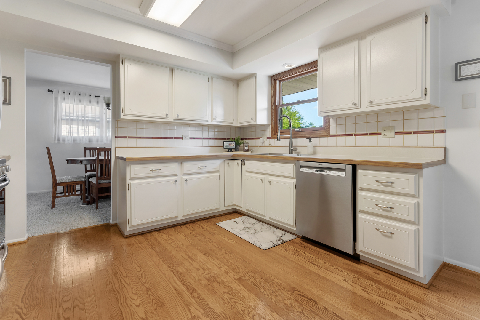 1811 N Aspen Drive, Mount Prospect, IL 60056