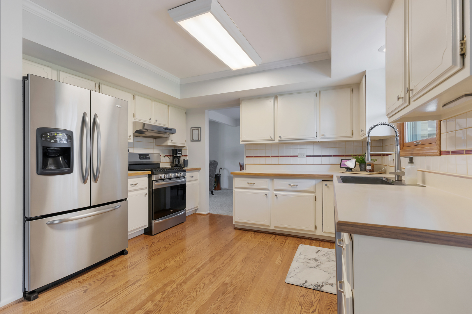 1811 N Aspen Drive, Mount Prospect, IL 60056