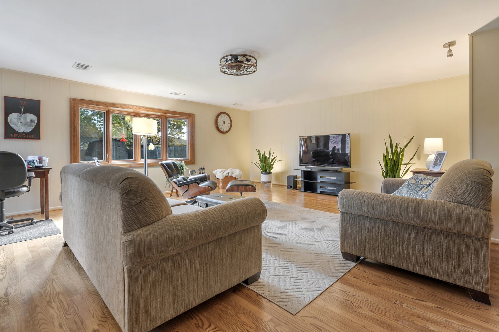 1811 N Aspen Drive, Mount Prospect, IL 60056