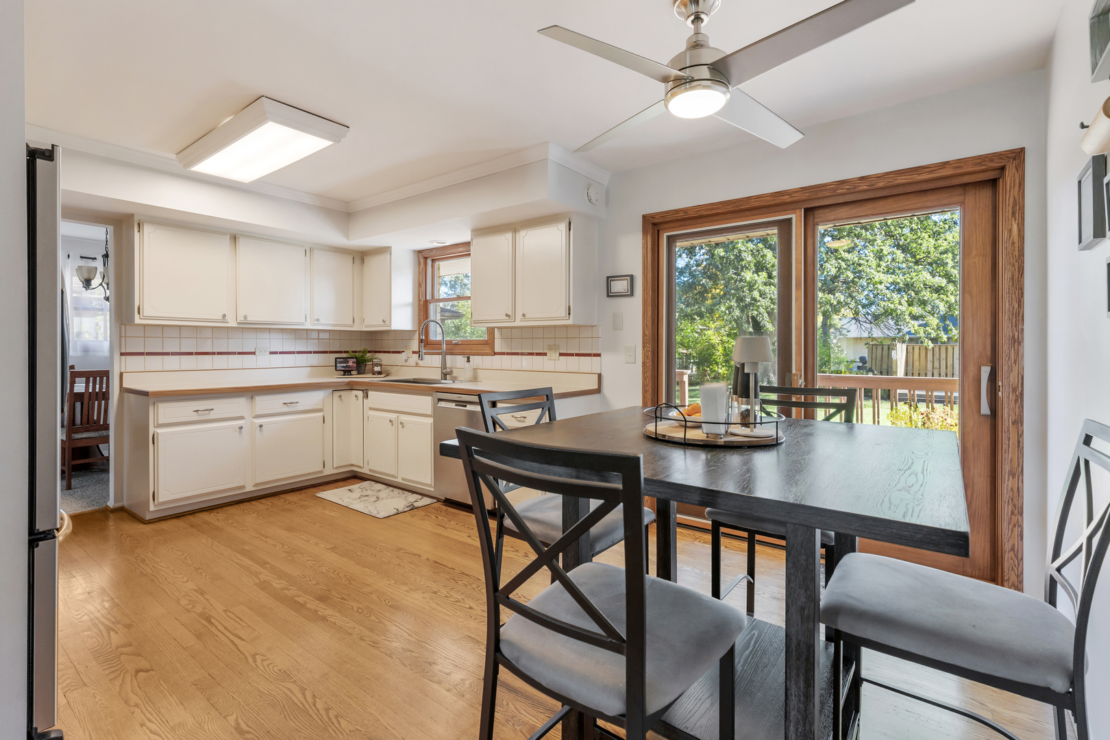 1811 N Aspen Drive, Mount Prospect, IL 60056