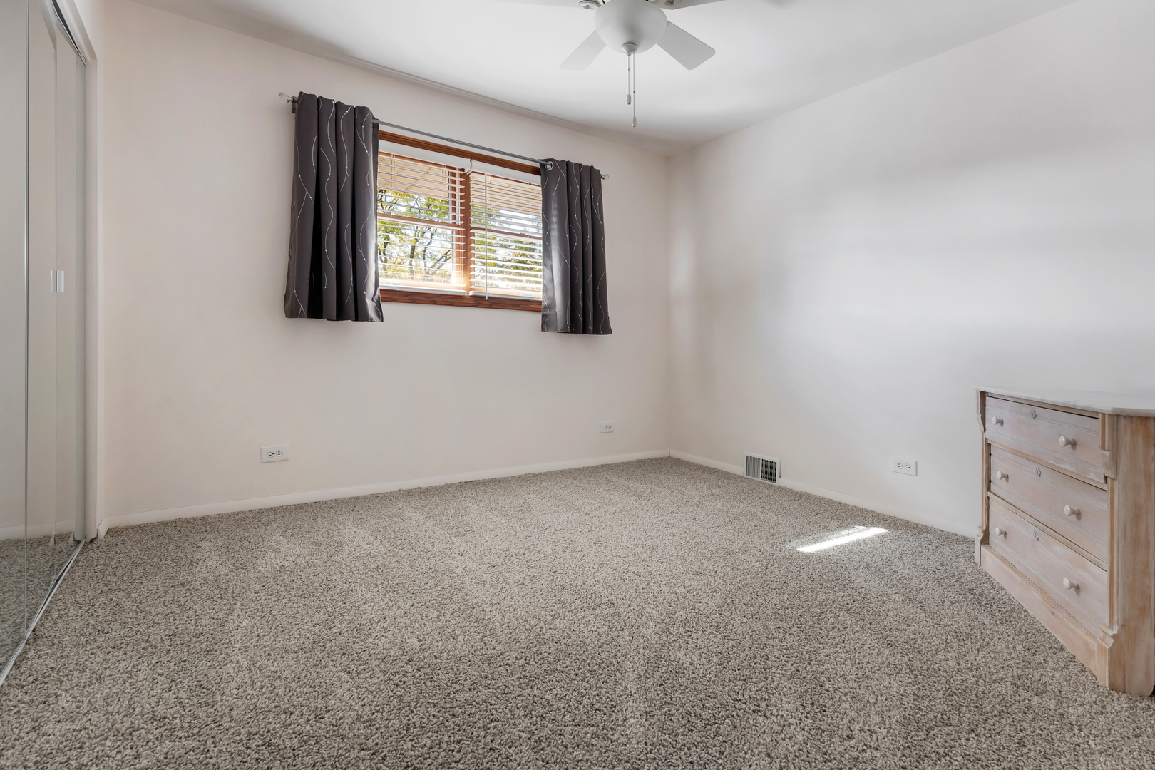 1811 N Aspen Drive, Mount Prospect, IL 60056