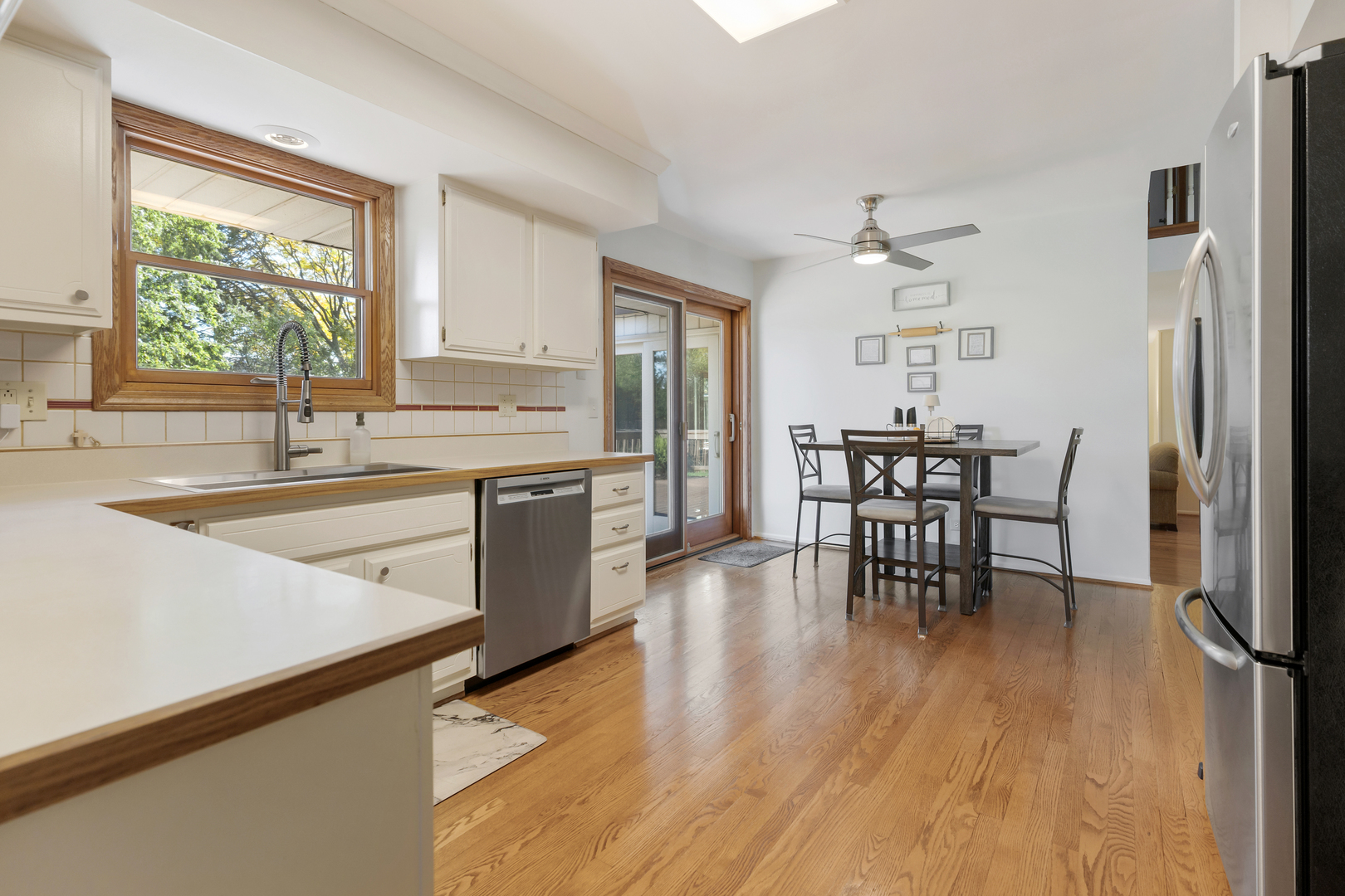 1811 N Aspen Drive, Mount Prospect, IL 60056