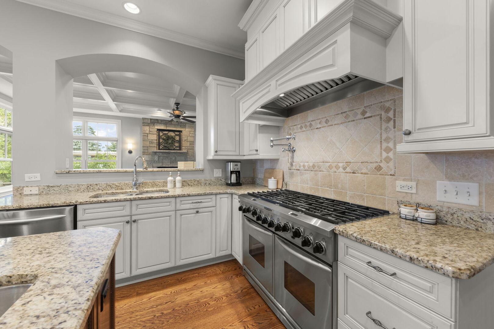 4947 Stonewall Avenue, Downers Grove, IL 60515