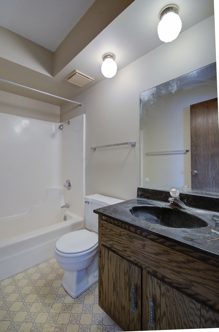 1608 Richmond Circle #7, Joliet, IL 60435