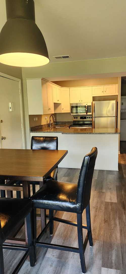5542 E Lake Drive #E, Lisle, IL 60532
