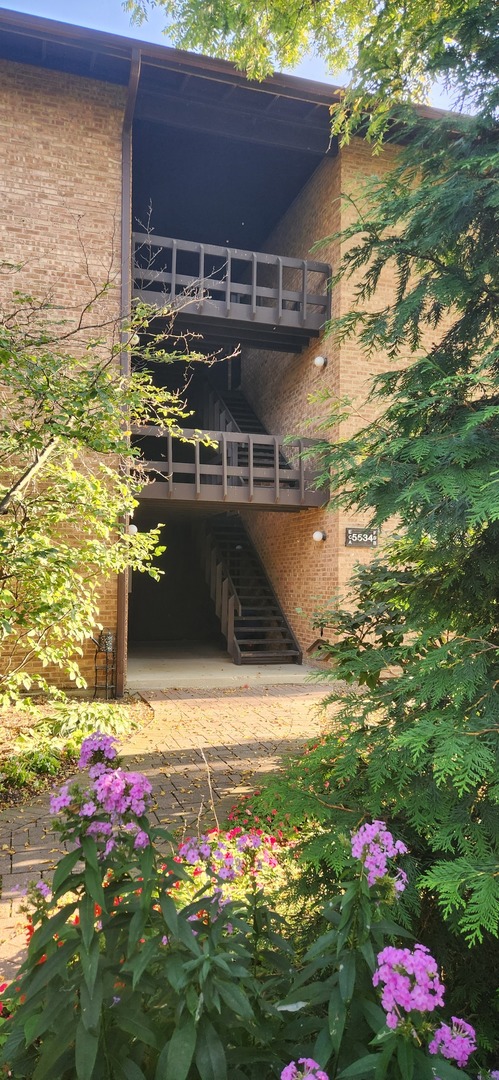 5542 E Lake Drive #E, Lisle, IL 60532