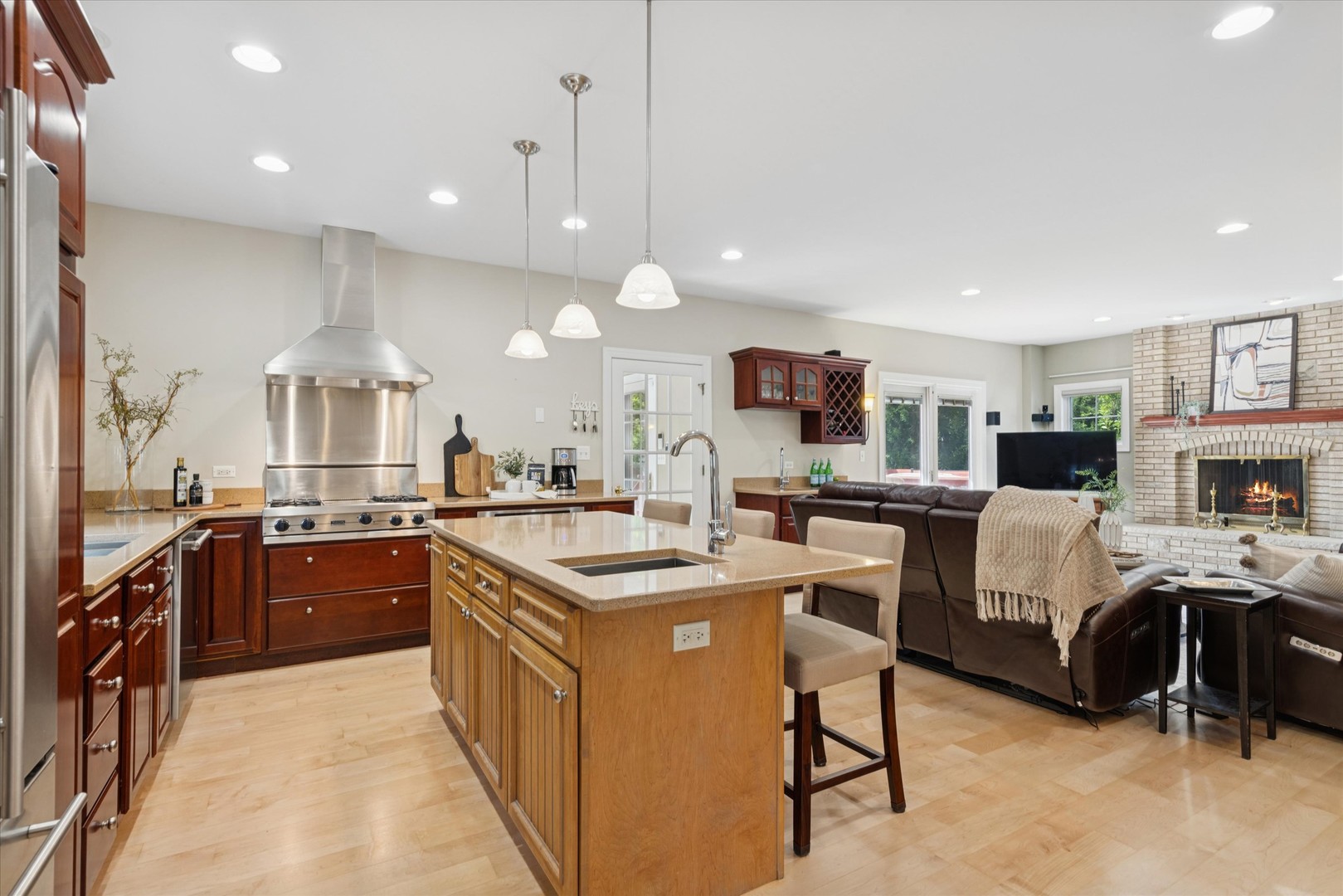 300 E Crescent Avenue, Elmhurst, IL 60126