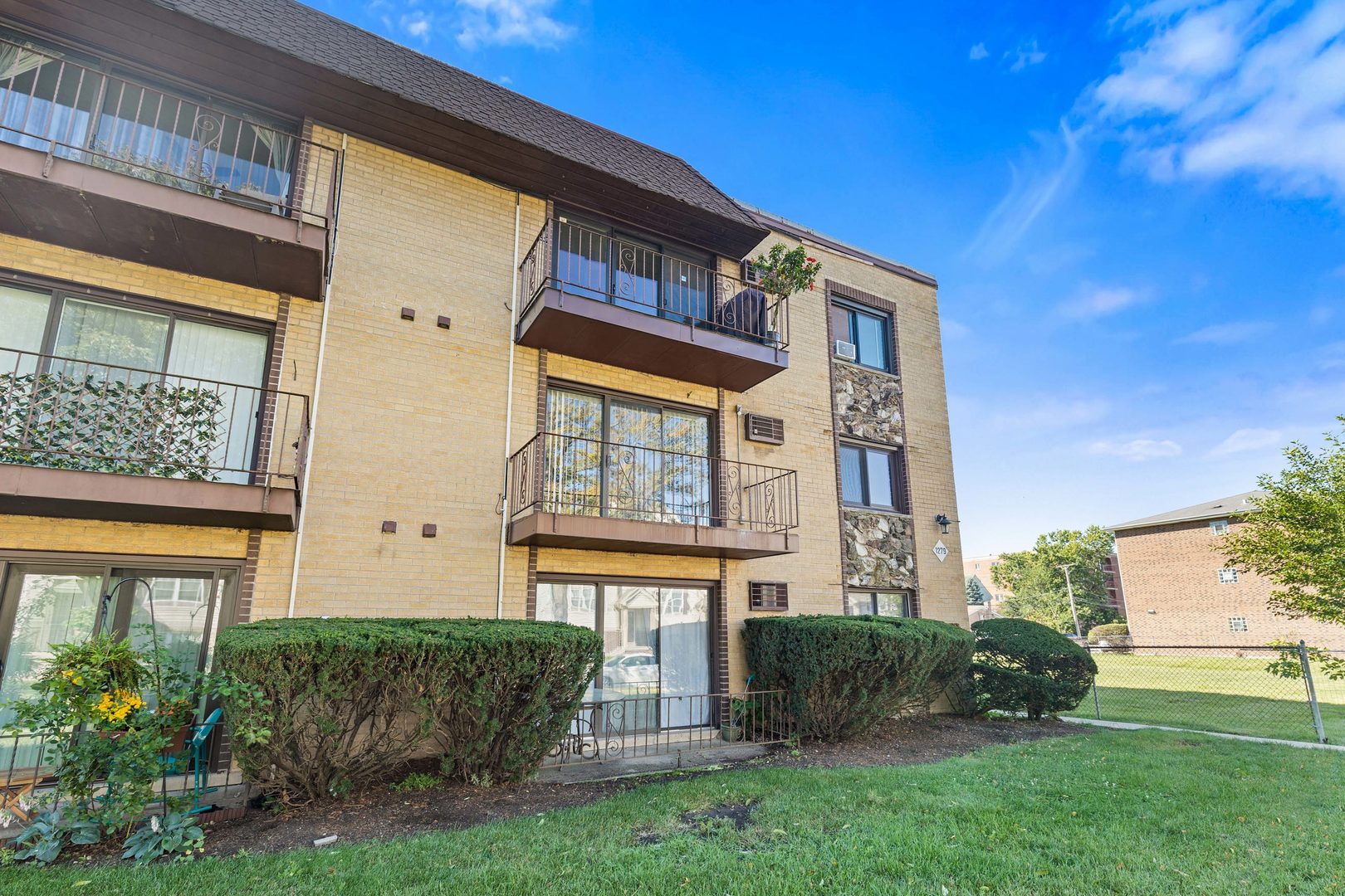 1279 Harding Avenue #2B, Des Plaines, IL 60016