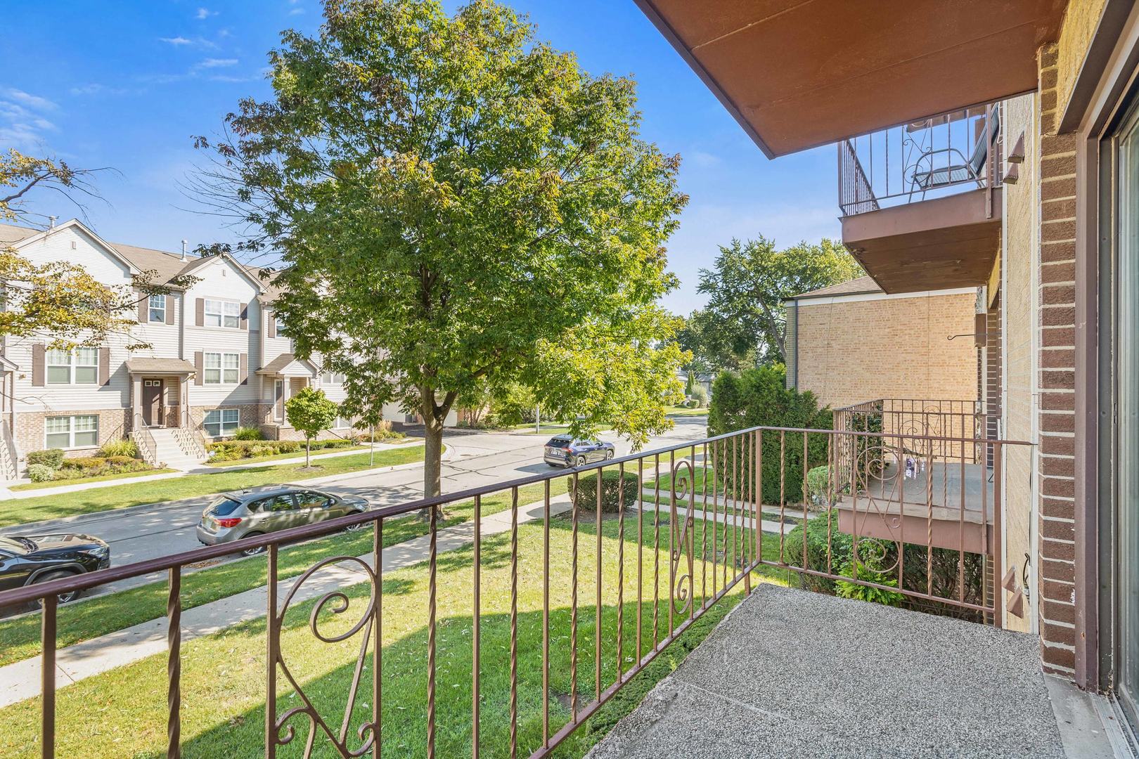 1279 Harding Avenue #2B, Des Plaines, IL 60016