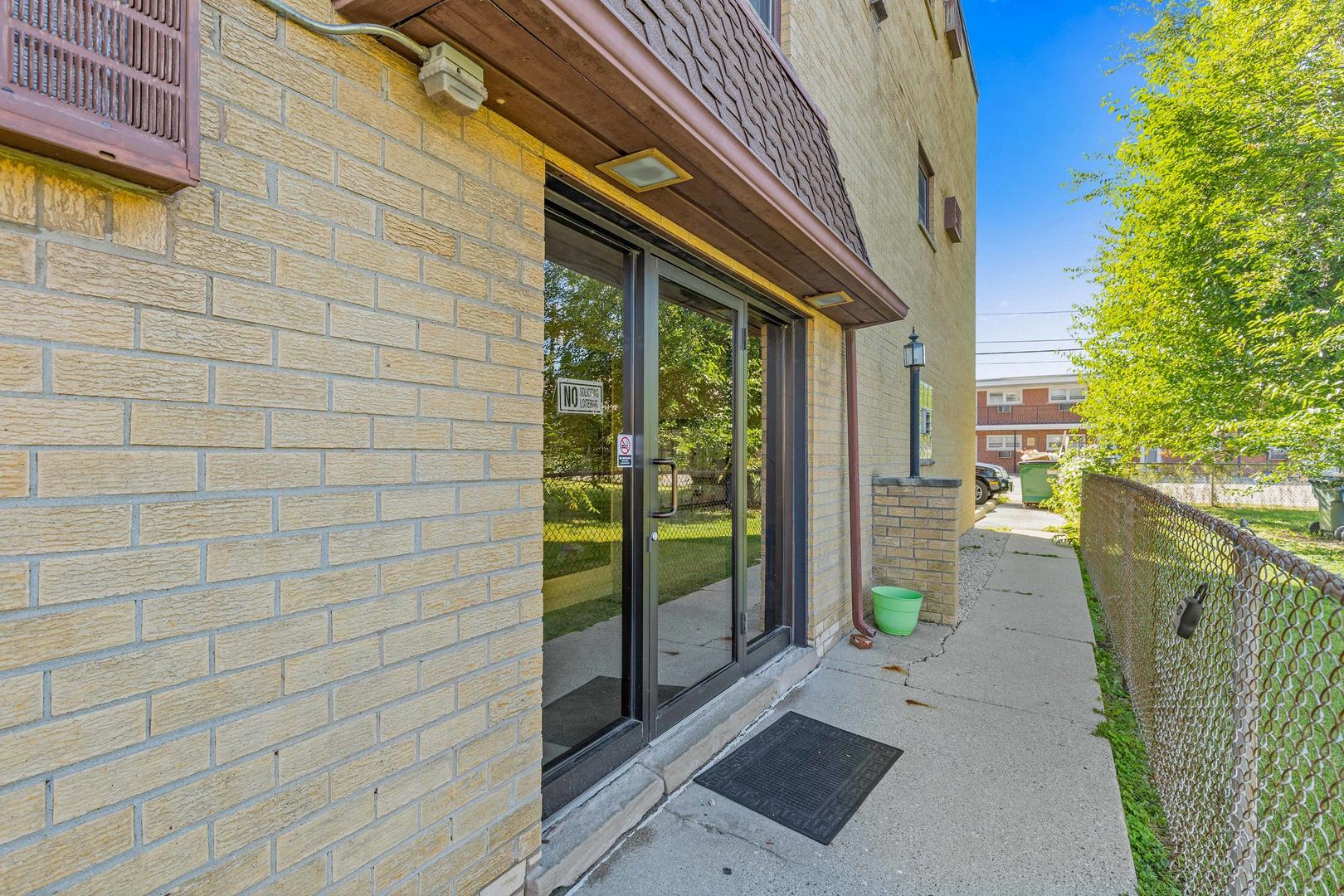 1279 Harding Avenue #2B, Des Plaines, IL 60016