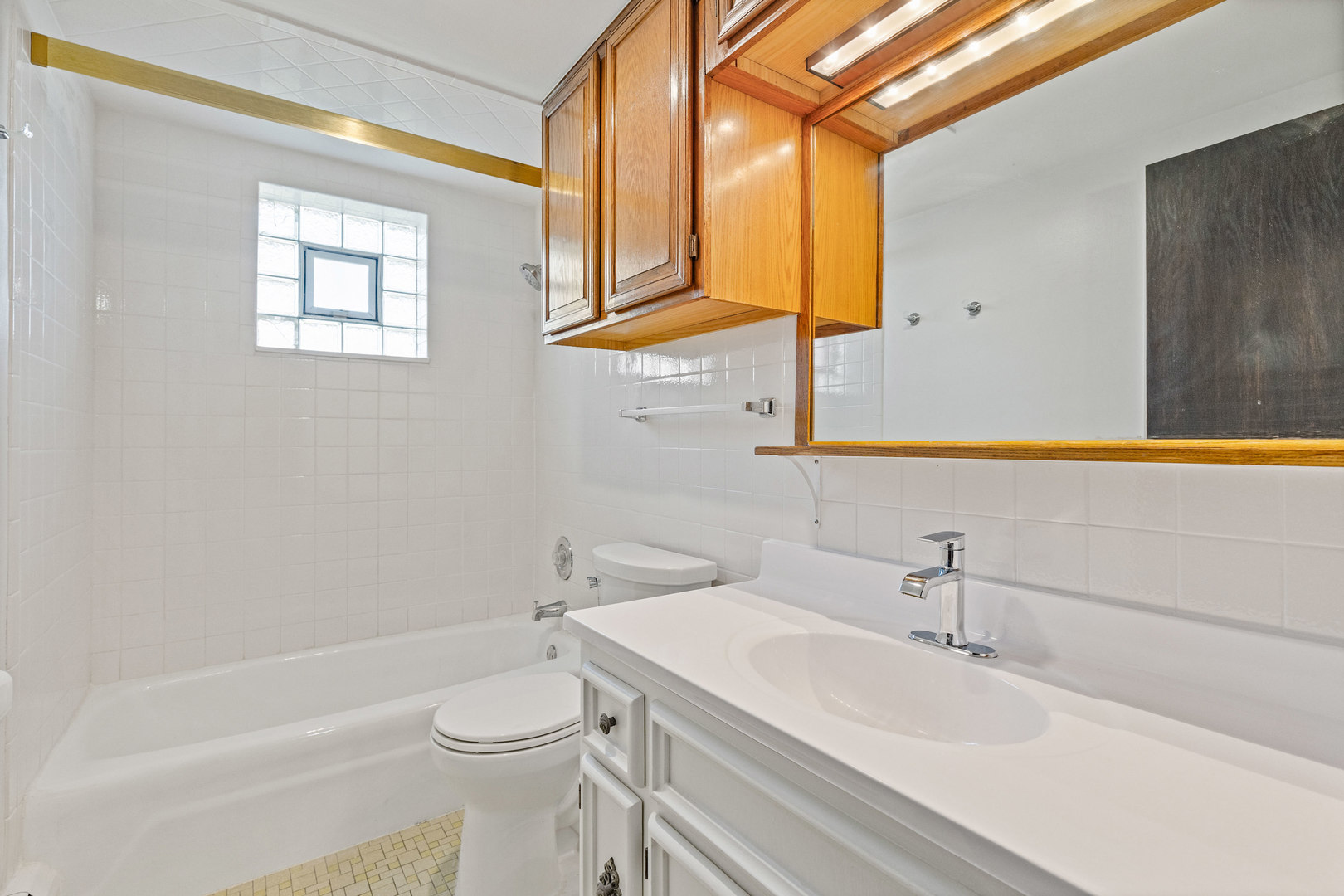 1279 Harding Avenue #2B, Des Plaines, IL 60016