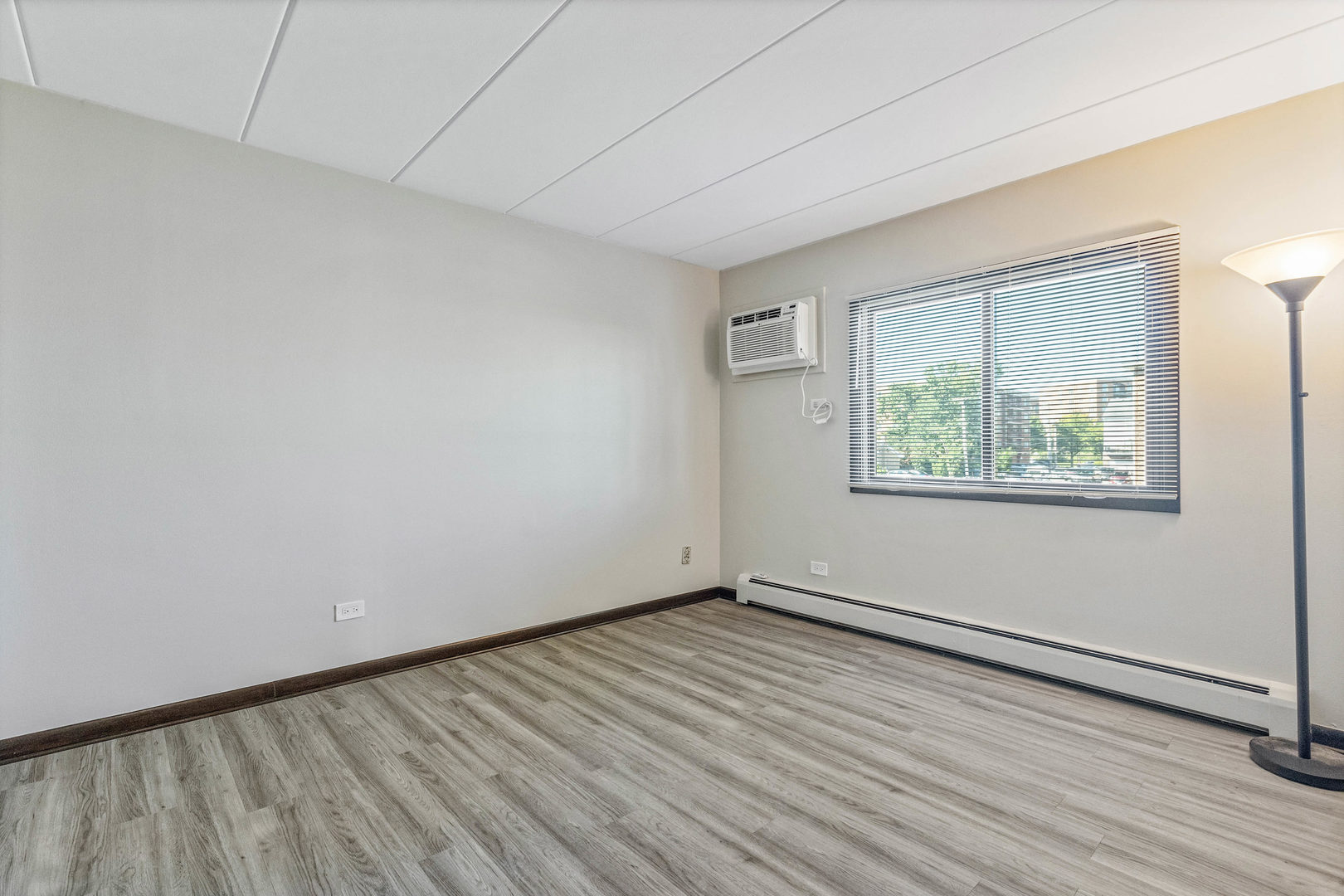 1279 Harding Avenue #2B, Des Plaines, IL 60016