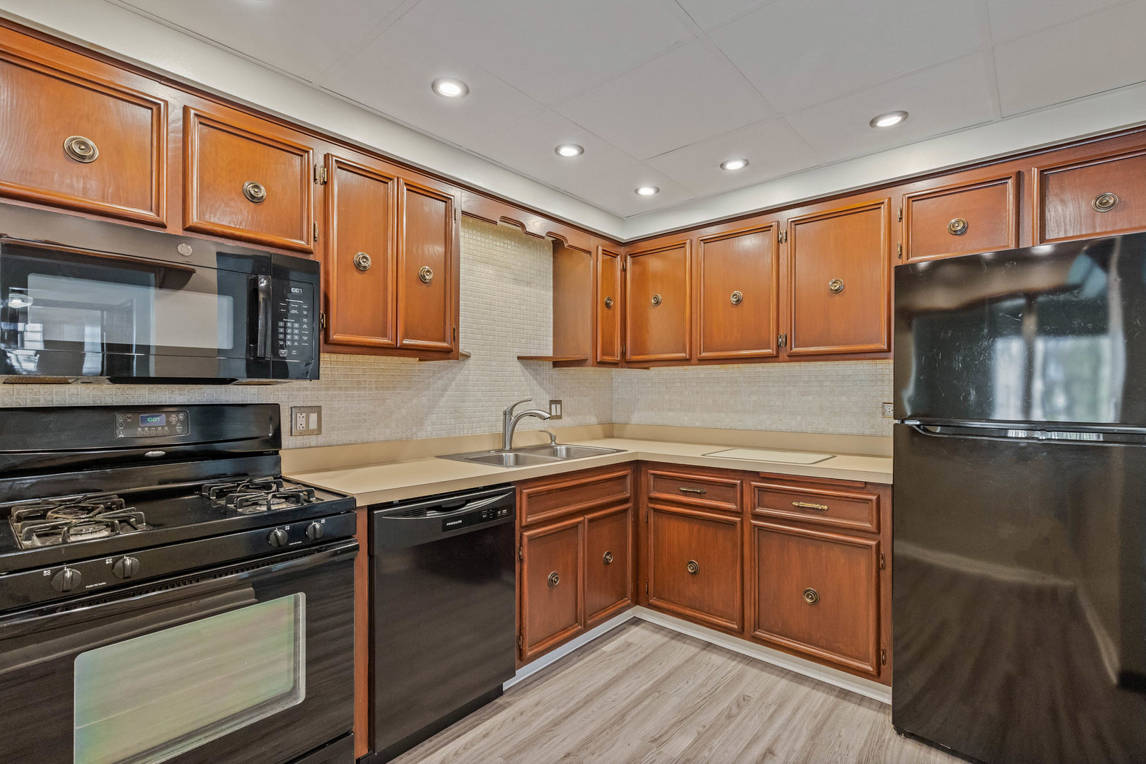 1279 Harding Avenue #2B, Des Plaines, IL 60016