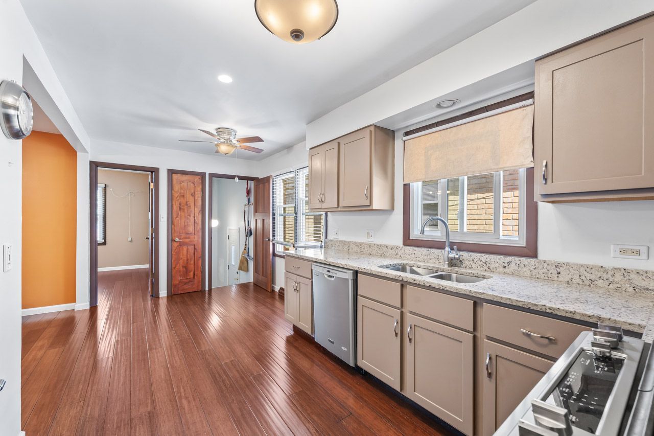 3904 W Eddy Street, Chicago, IL 60618