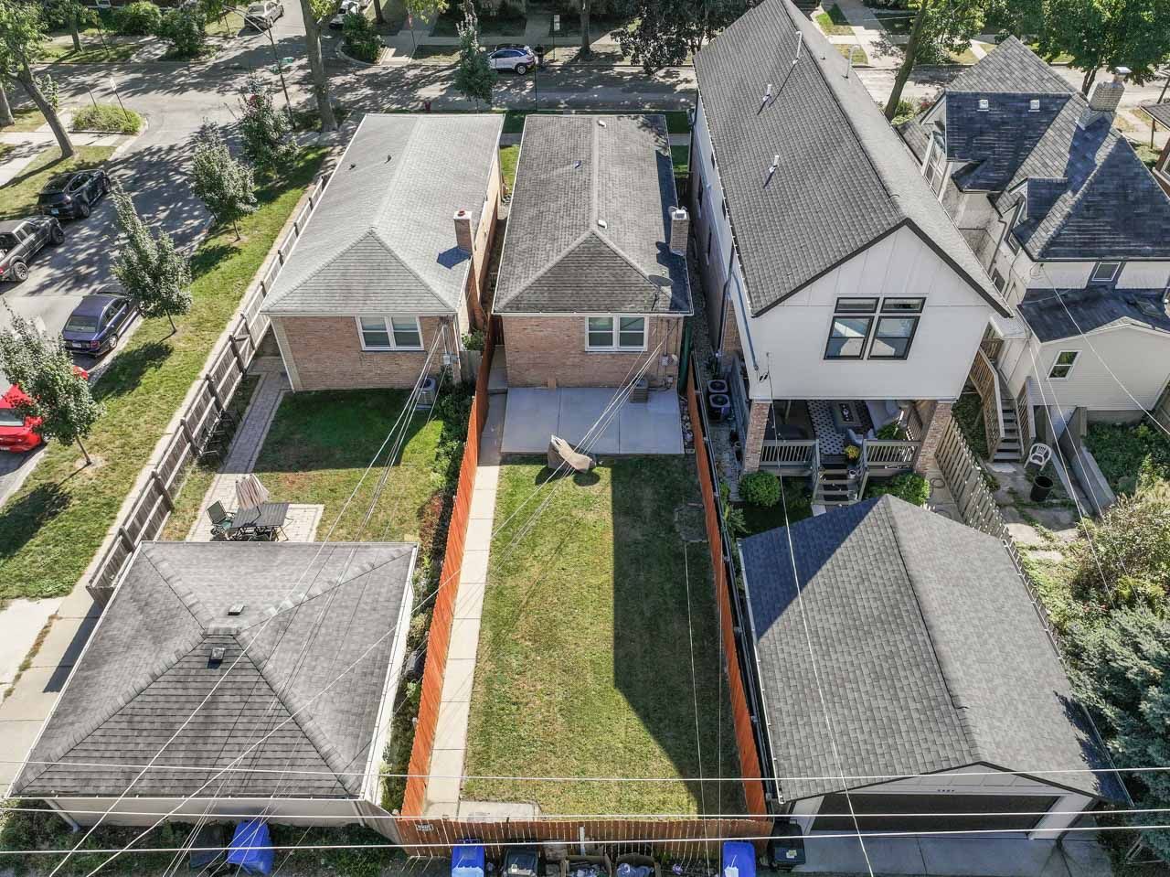 3904 W Eddy Street, Chicago, IL 60618