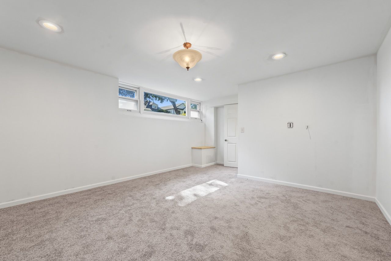 3904 W Eddy Street, Chicago, IL 60618