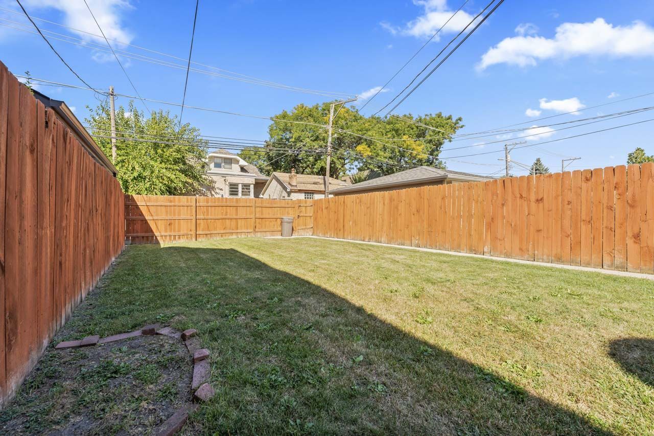 3904 W Eddy Street, Chicago, IL 60618