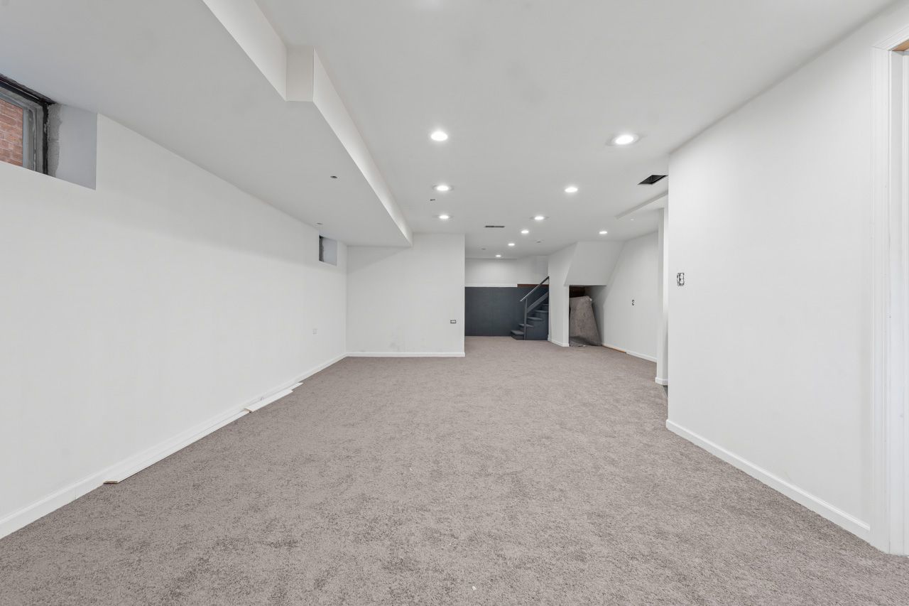 3904 W Eddy Street, Chicago, IL 60618