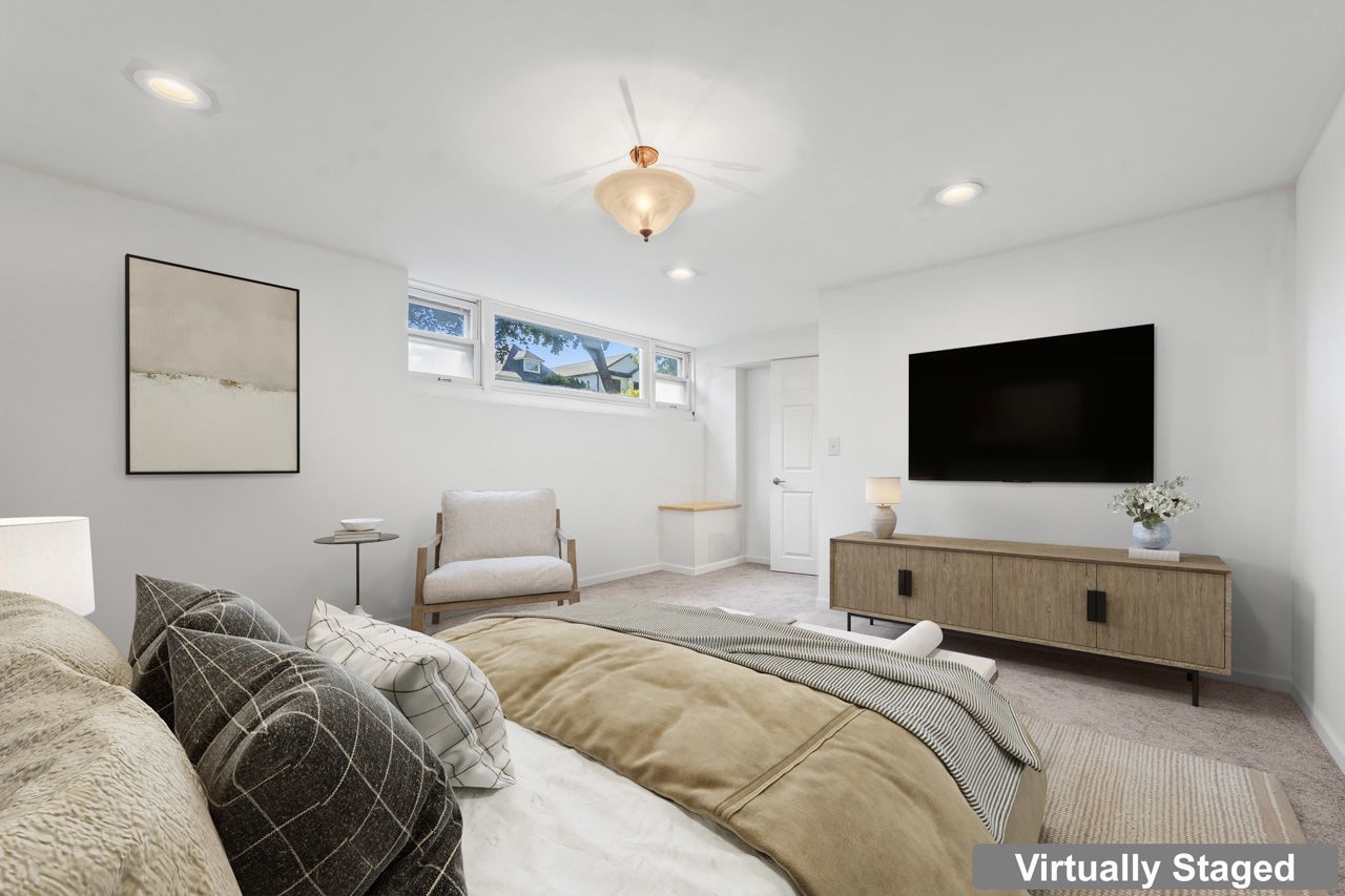 3904 W Eddy Street, Chicago, IL 60618