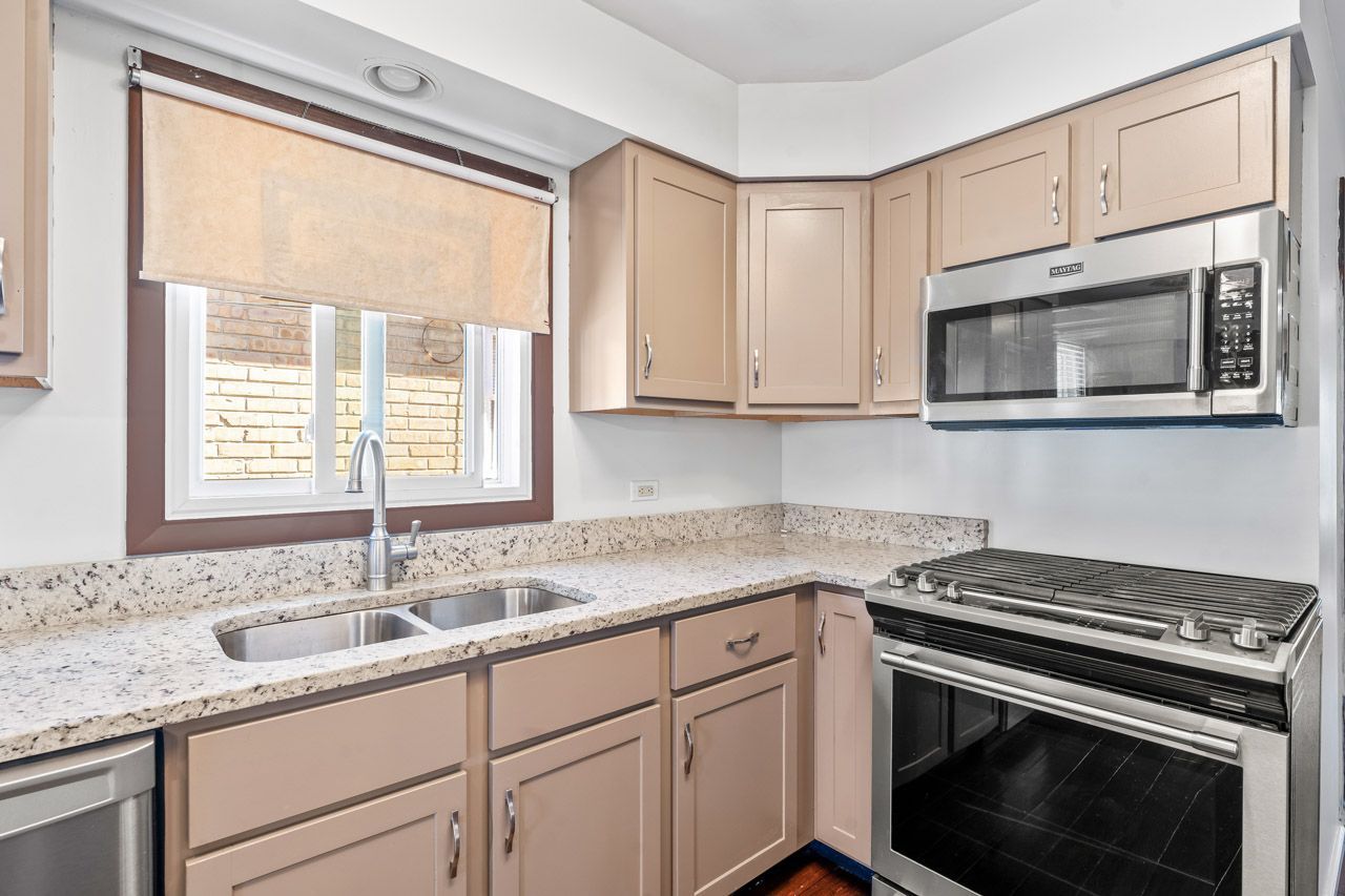 3904 W Eddy Street, Chicago, IL 60618