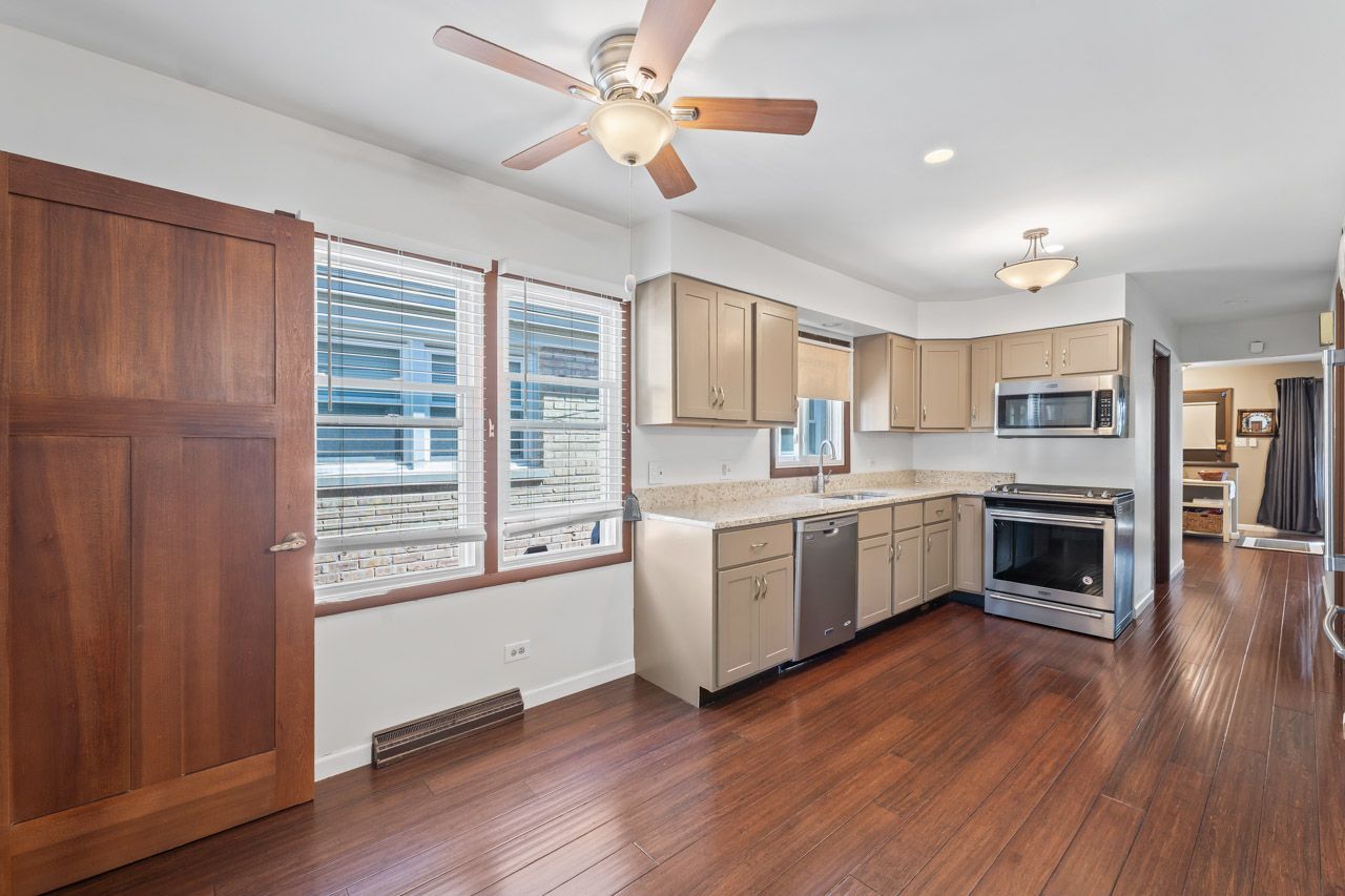 3904 W Eddy Street, Chicago, IL 60618