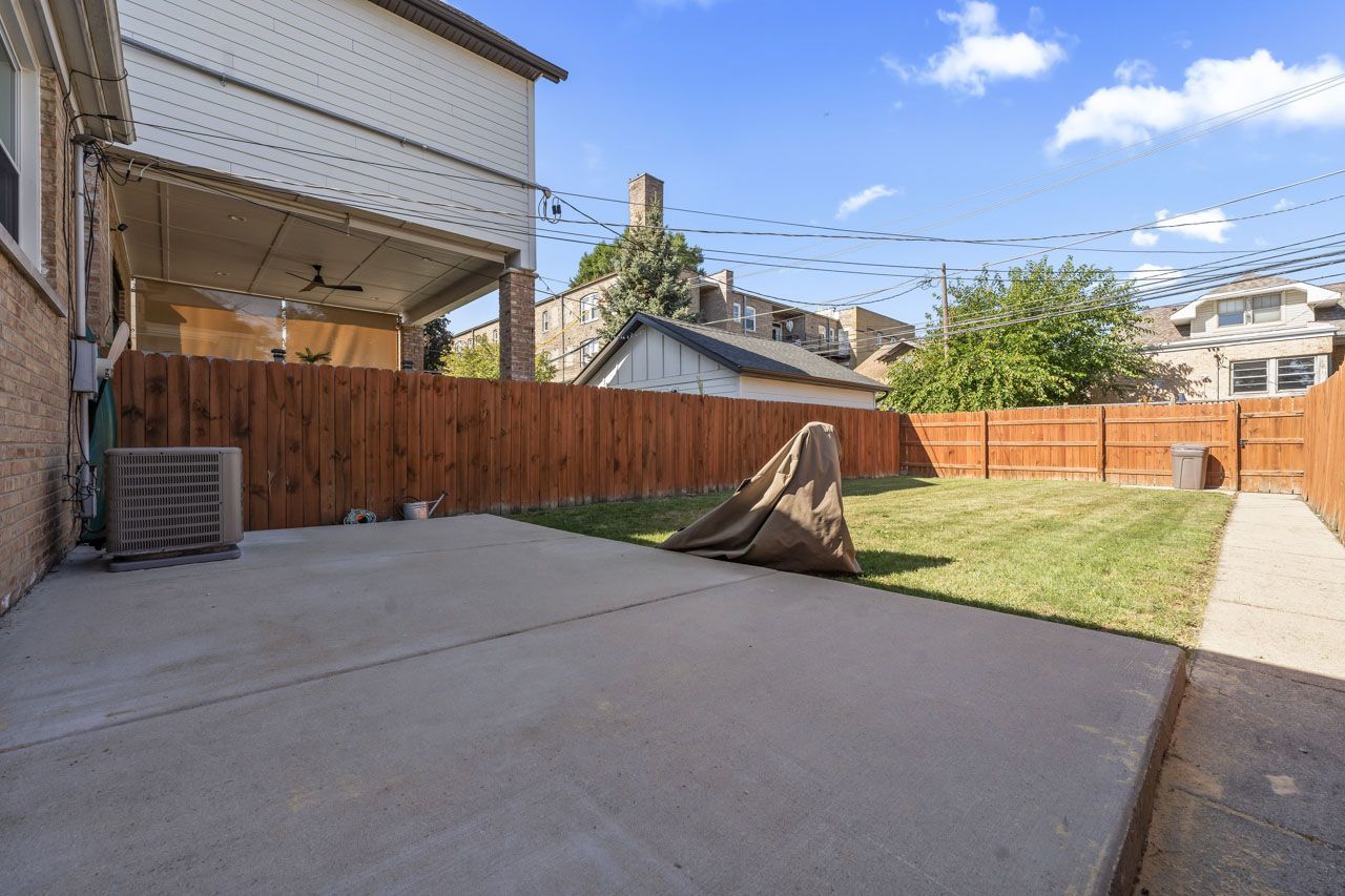 3904 W Eddy Street, Chicago, IL 60618