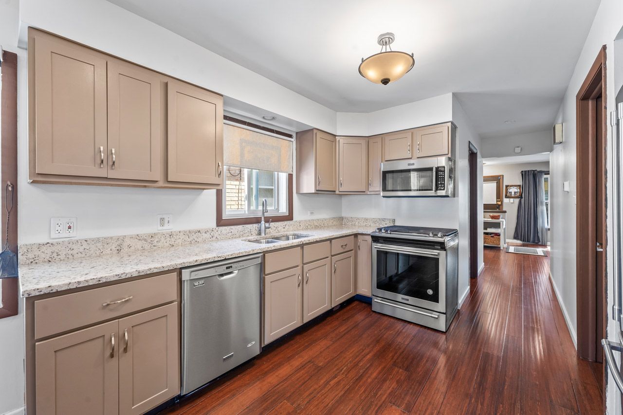 3904 W Eddy Street, Chicago, IL 60618