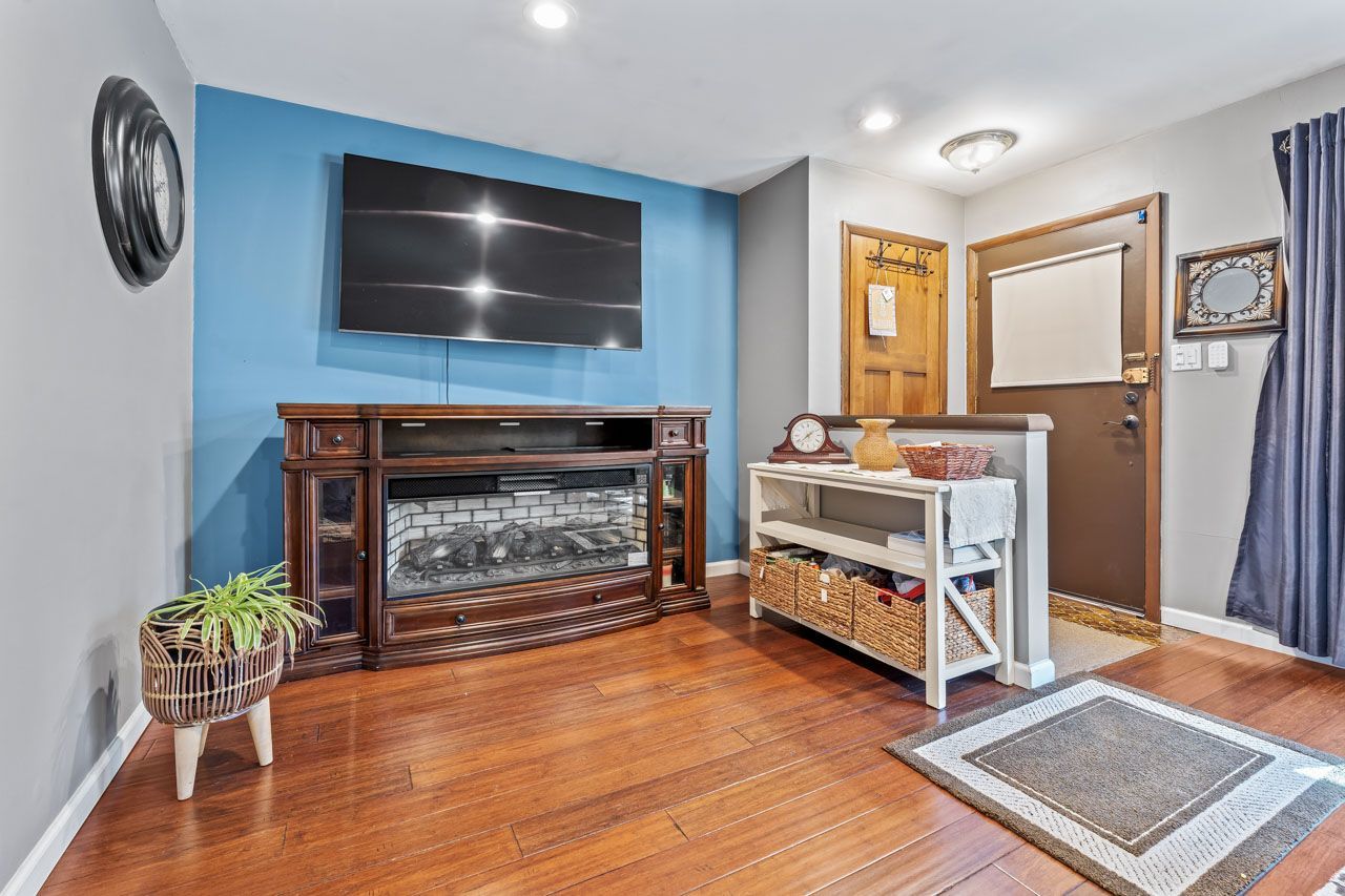 3904 W Eddy Street, Chicago, IL 60618