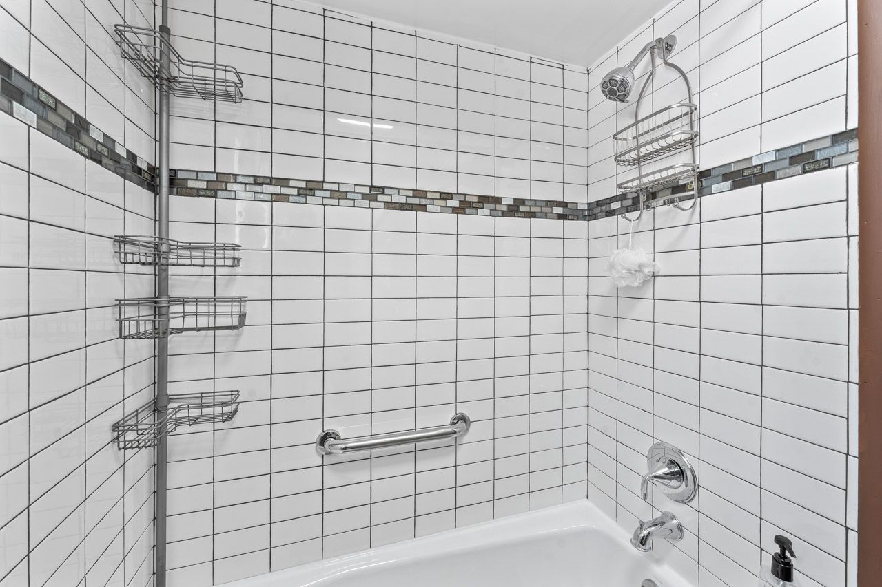 3904 W Eddy Street, Chicago, IL 60618