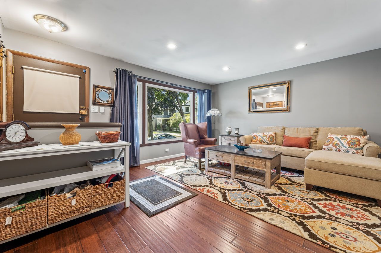 3904 W Eddy Street, Chicago, IL 60618