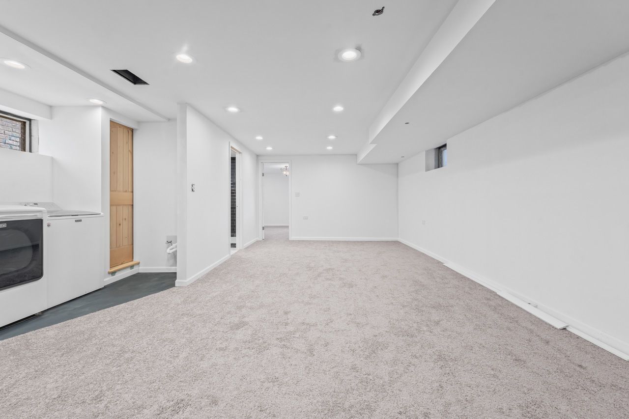 3904 W Eddy Street, Chicago, IL 60618