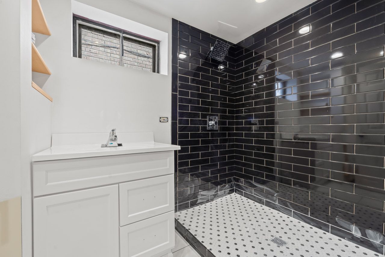 3904 W Eddy Street, Chicago, IL 60618