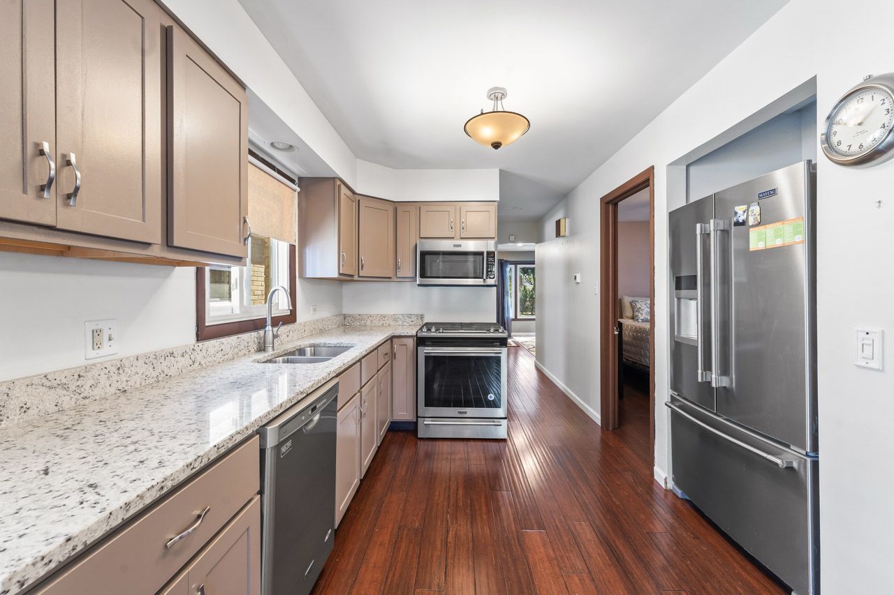 3904 W Eddy Street, Chicago, IL 60618