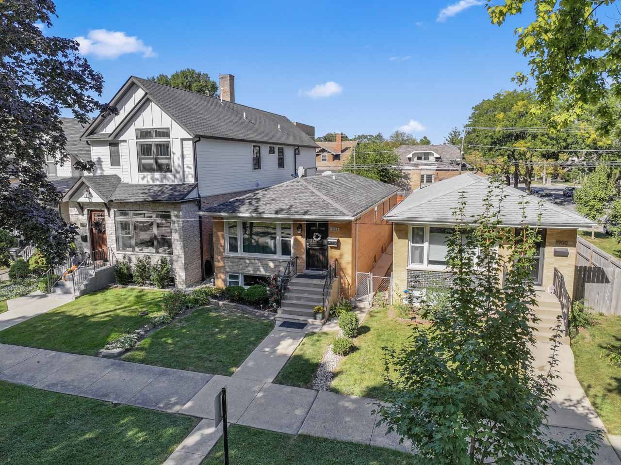 3904 W Eddy Street, Chicago, IL 60618