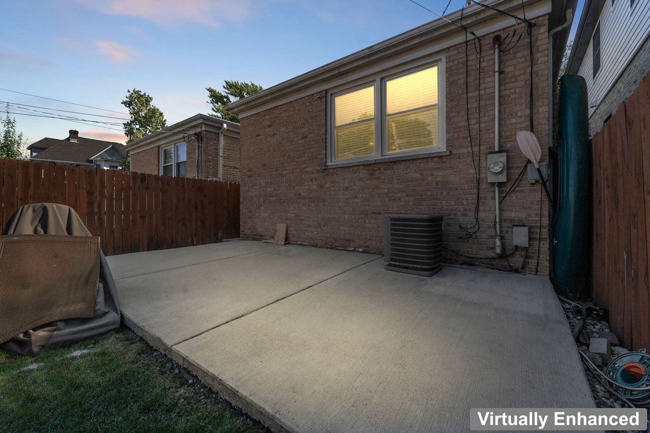 3904 W Eddy Street, Chicago, IL 60618