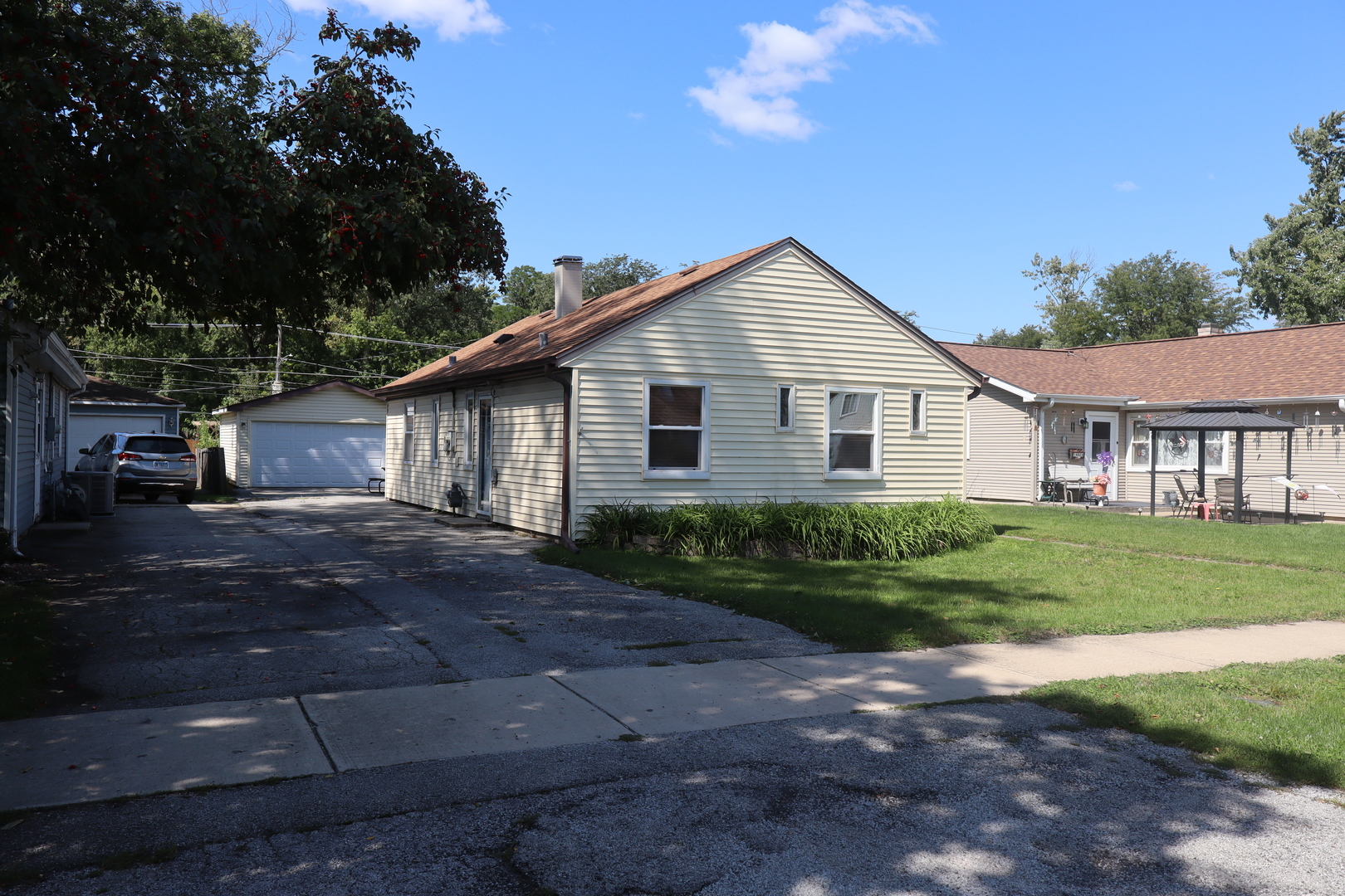 14832 KENNETH Avenue, Midlothian, IL 60445