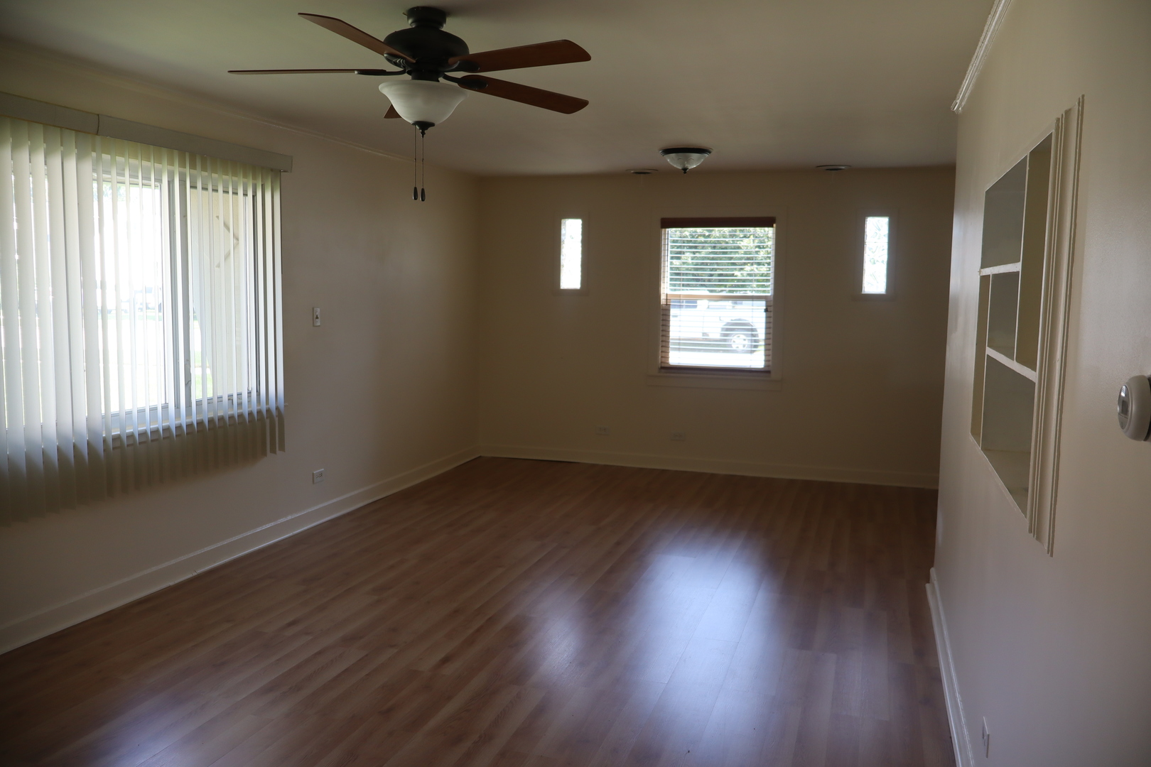 14832 KENNETH Avenue, Midlothian, IL 60445