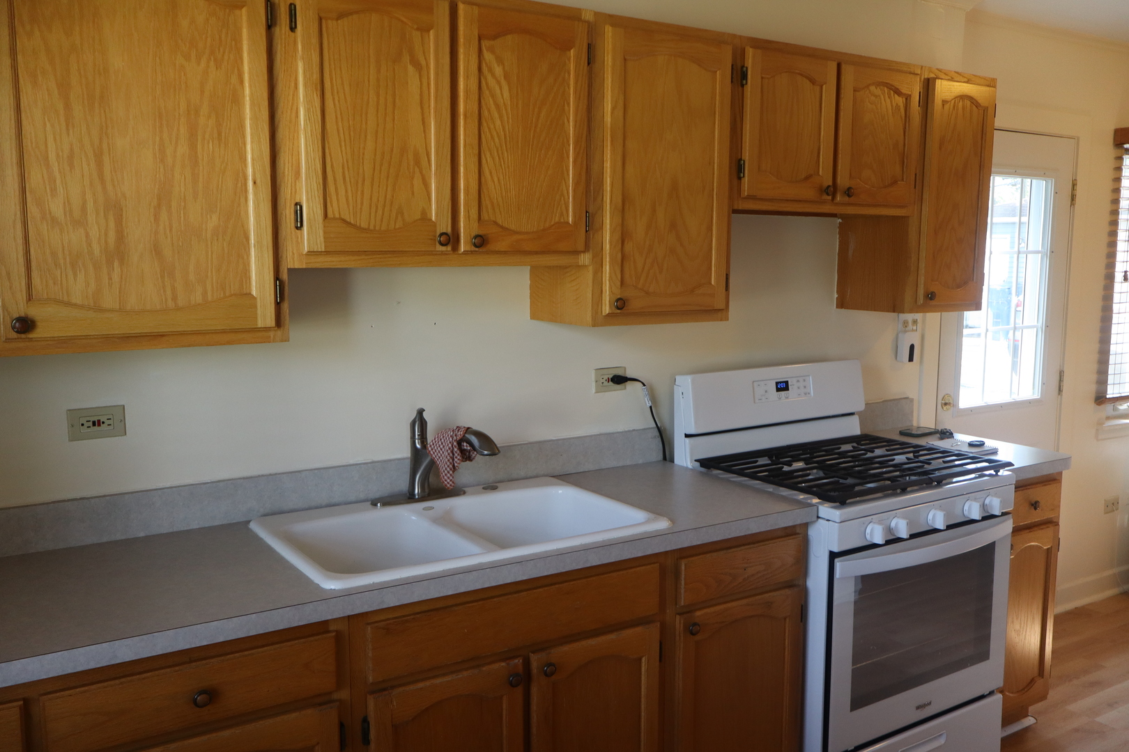 14832 KENNETH Avenue, Midlothian, IL 60445