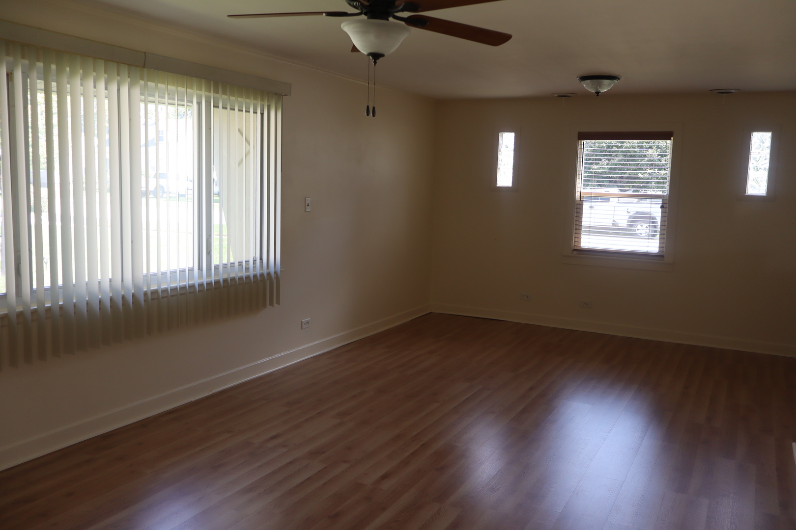 14832 KENNETH Avenue, Midlothian, IL 60445