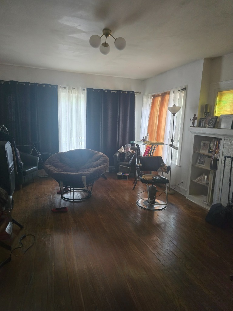 7644 S East End Avenue, Chicago, IL 60649
