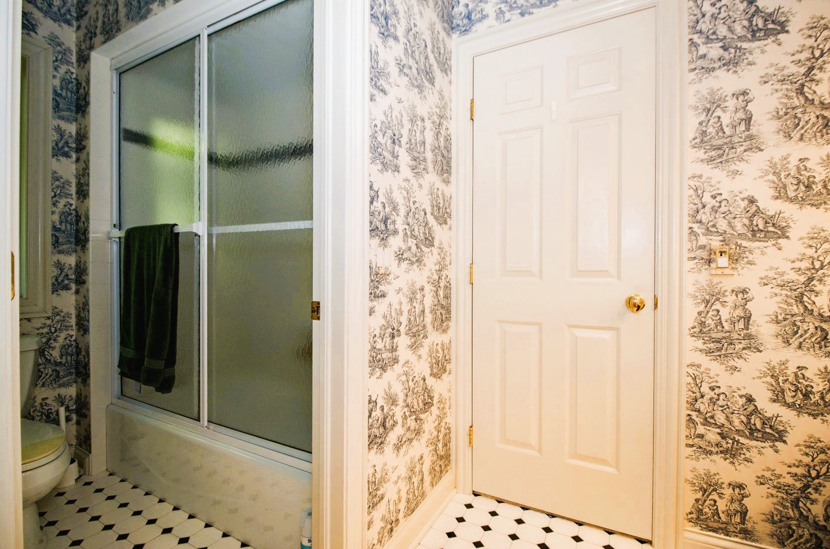 124 Ravine Lane, North Barrington, IL 60010