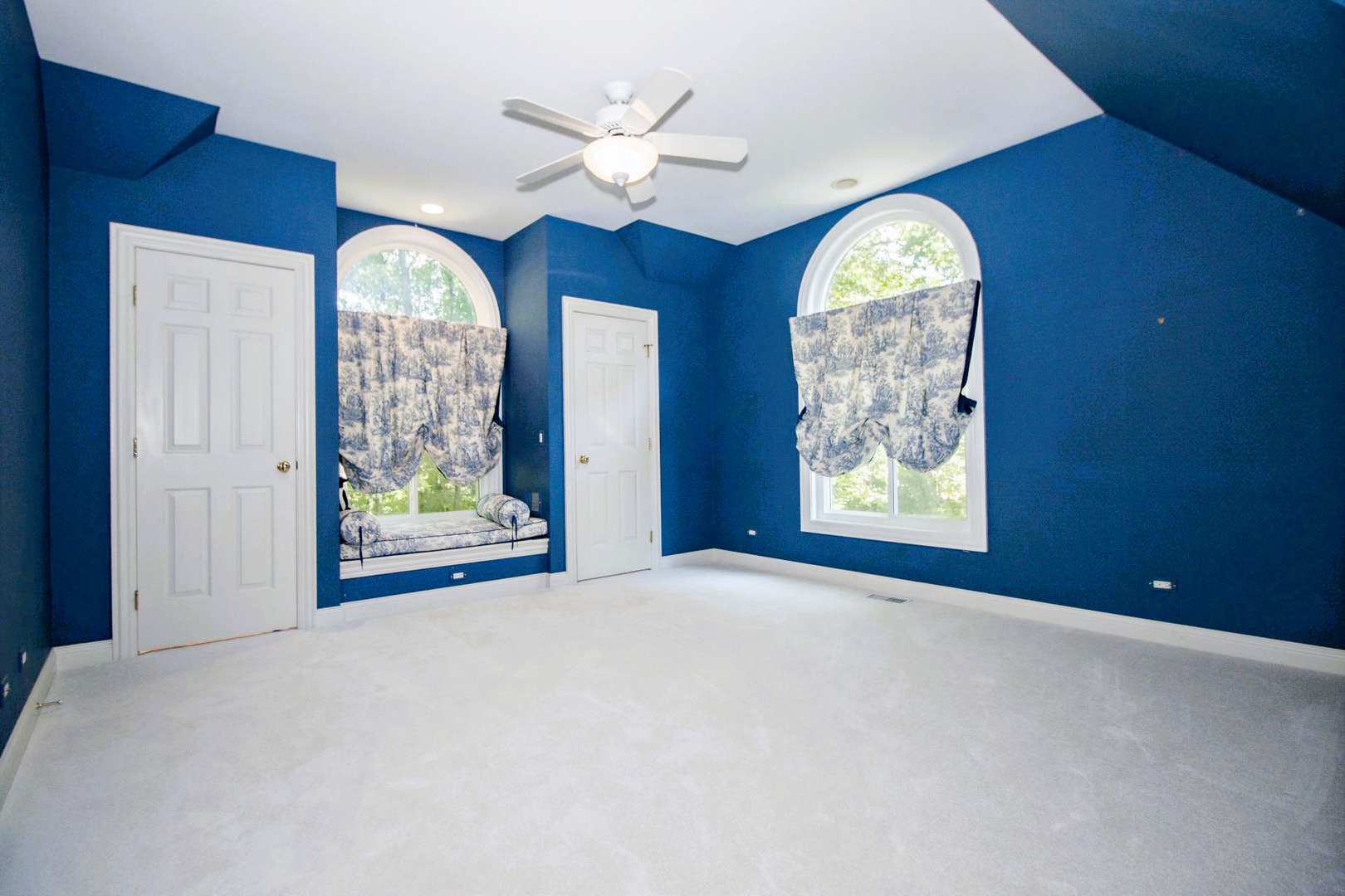 124 Ravine Lane, North Barrington, IL 60010