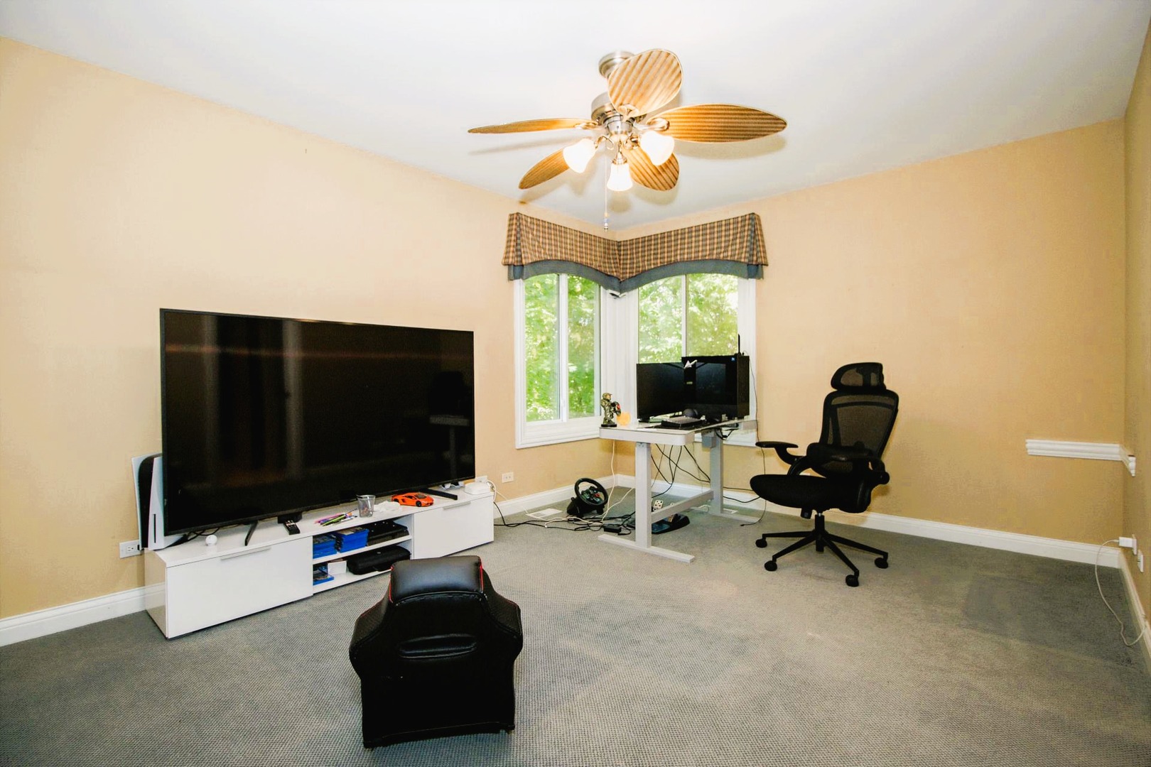 124 Ravine Lane, North Barrington, IL 60010