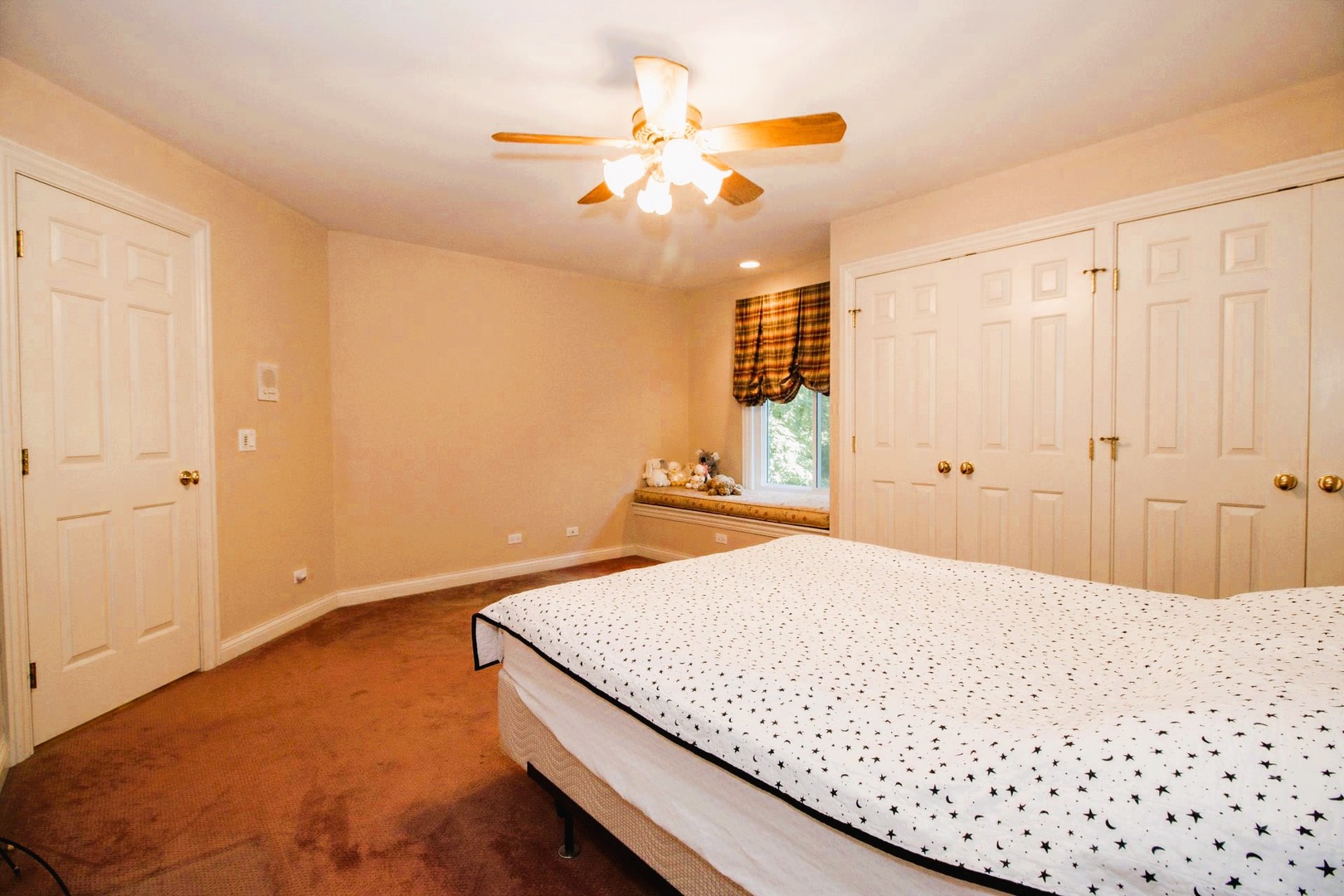 124 Ravine Lane, North Barrington, IL 60010